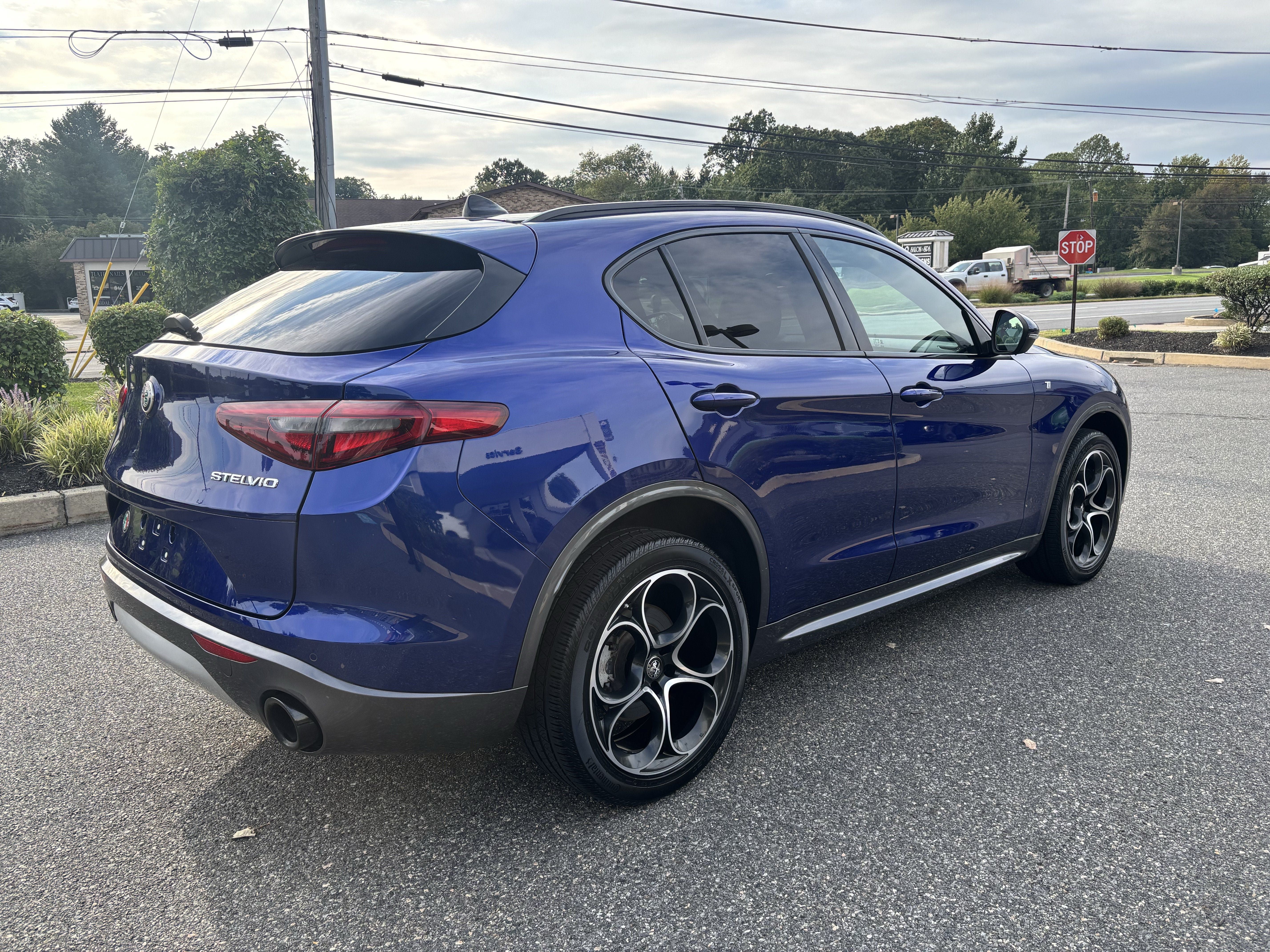 Used 2023 Alfa Romeo Stelvio Ti AWD/4WD image 5