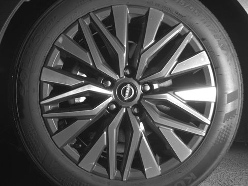 Used 2025 Nissan Altima 2.5 SV FWD image 12