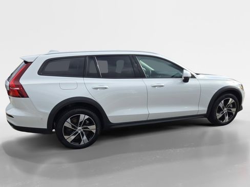 Certified 2024 Volvo V60 B5 Cross Country Plus image 2
