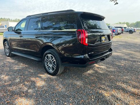 Used 2025 Ford Expedition Max Active AWD/4WD image 4
