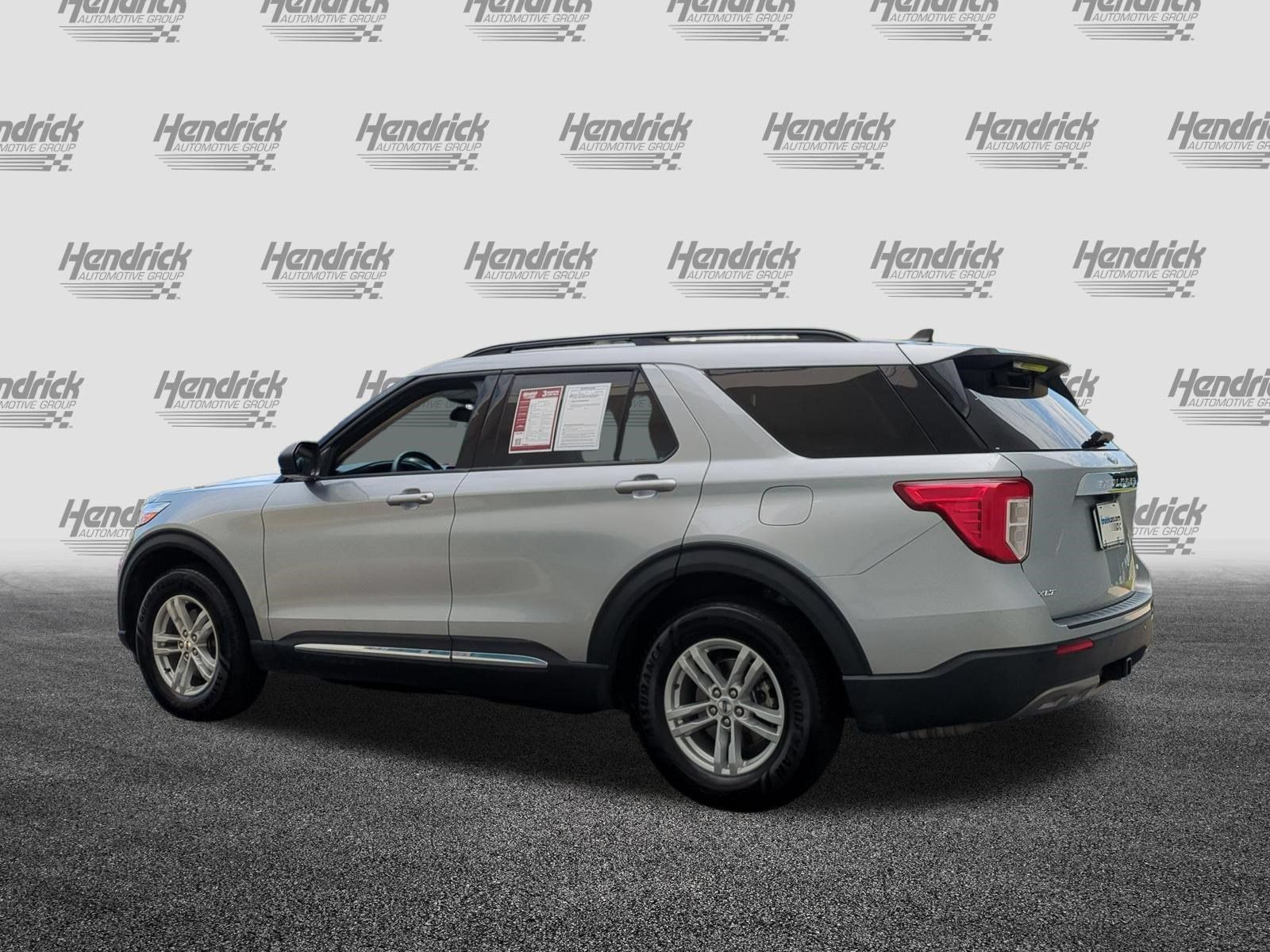 Used 2022 Ford Explorer XLT w/ Equipment Group 202A AWD/4WD image 8
