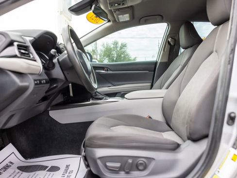 Used 2021 Toyota Camry LE image 11