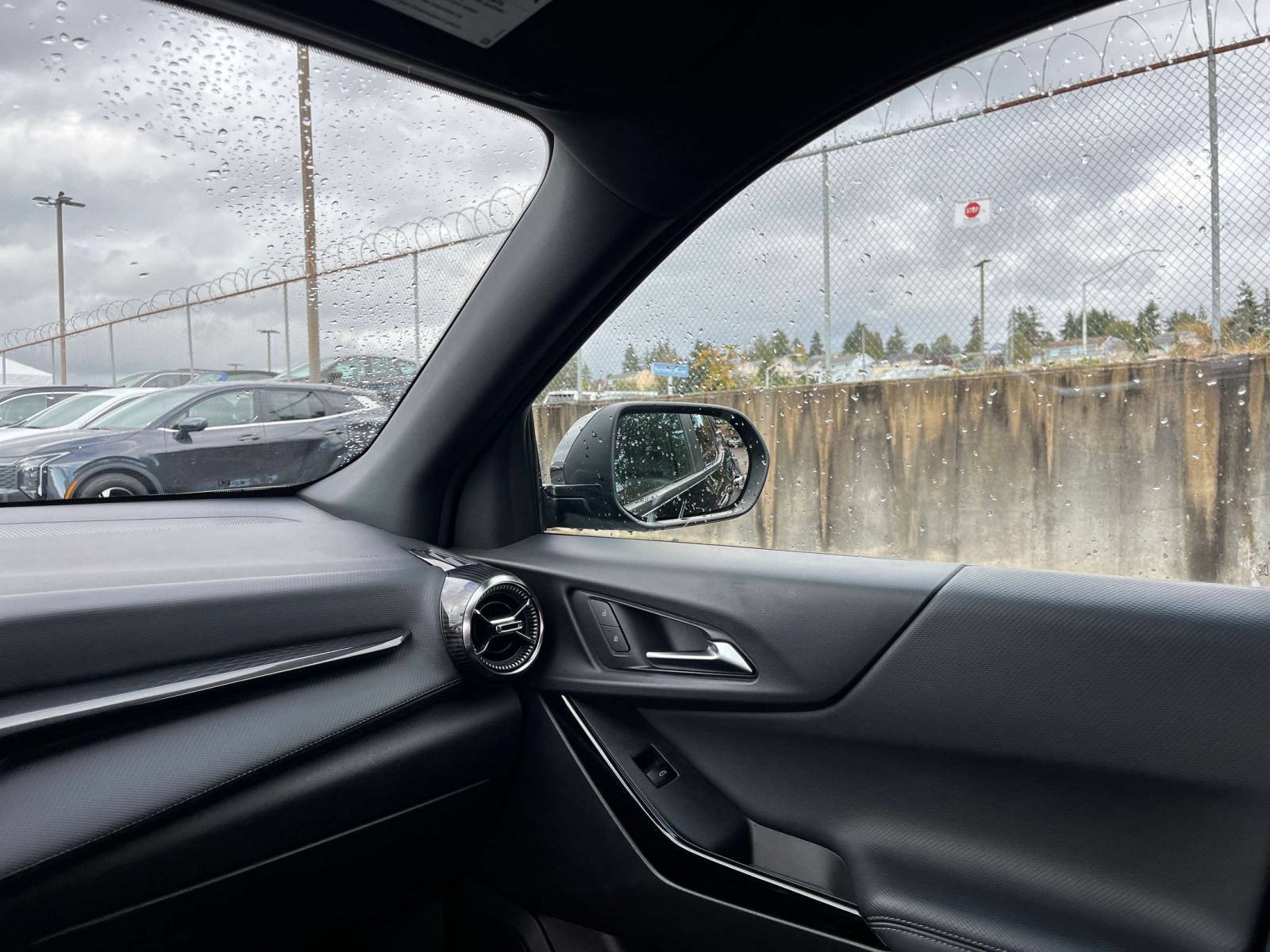 Used 2025 Chevrolet Equinox LT FWD image 36