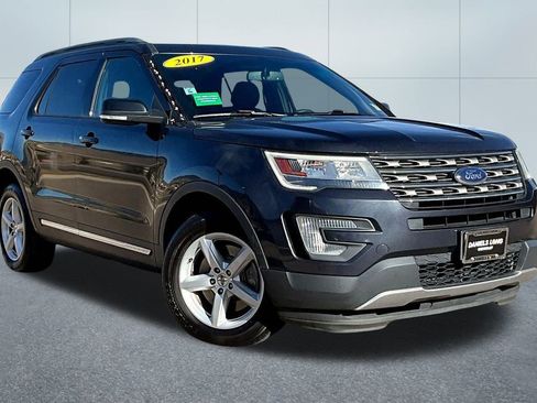 Used 2017 Ford Explorer XLT w/ Equipment Group 201A image 11