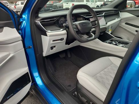 New 2026 Jeep Cherokee Overland image 10