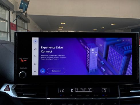 Used 2025 Toyota Sienna XLE FWD image 36