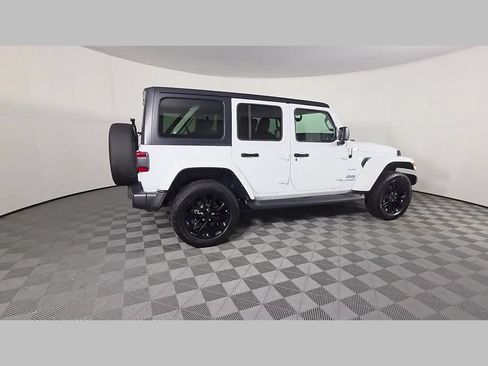 Used 2022 Jeep Wrangler Unlimited Sahara AWD/4WD image 38