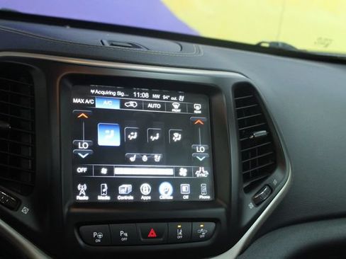 Used 2017 Jeep Cherokee Limited w/ Luxury Group AWD/4WD image 19