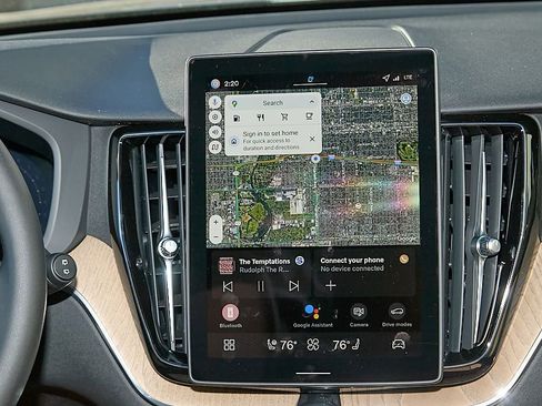 New 2026 Volvo XC60 B5 Plus w/ Climate Package image 25