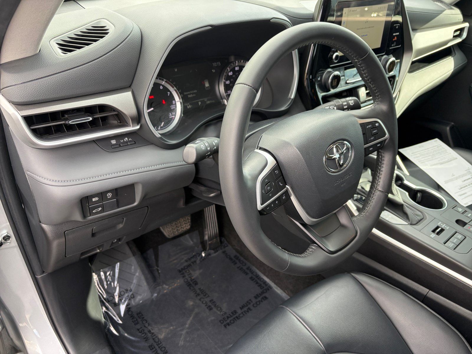 Used 2024 Toyota Highlander XLE AWD/4WD image 10