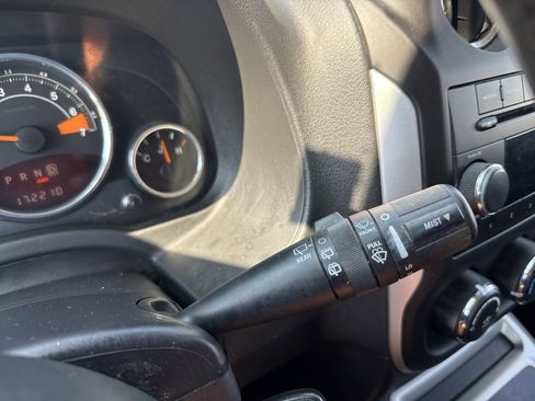 Used 2014 Jeep Compass Latitude image 23