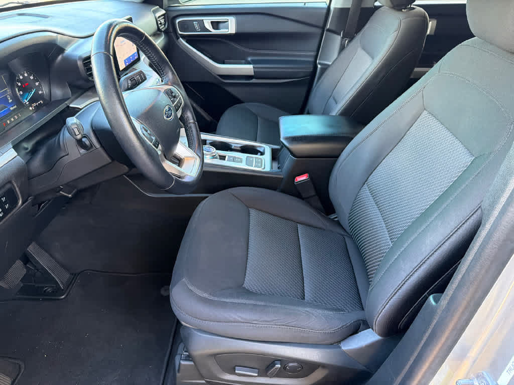 Certified 2023 Ford Explorer XLT RWD image 9