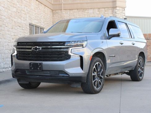 Used 2022 Chevrolet Suburban RST w/ Luxury Package image 2