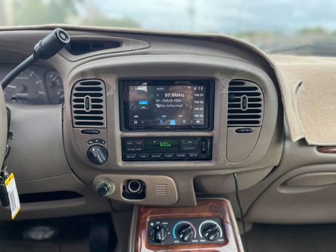 Used 2001 Lincoln Navigator 4WD image 14