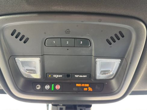 Used 2022 Chevrolet Traverse LT AWD/4WD image 21