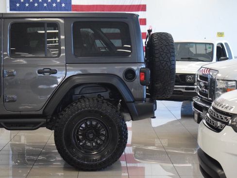 Used 2018 Jeep Wrangler Unlimited Sport S AWD/4WD image 22