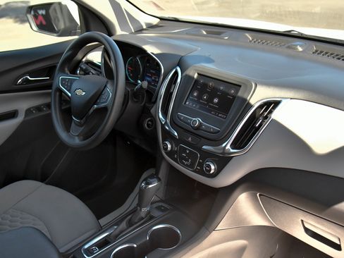 Used 2020 Chevrolet Equinox LT image 41