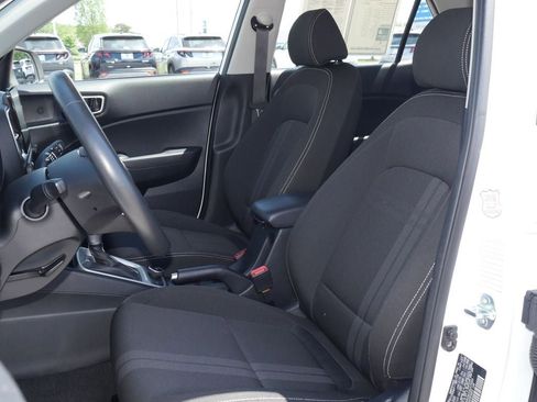 Used 2025 Hyundai Venue SEL FWD image 31