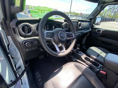 Used 2023 Jeep Wrangler Sahara image 26