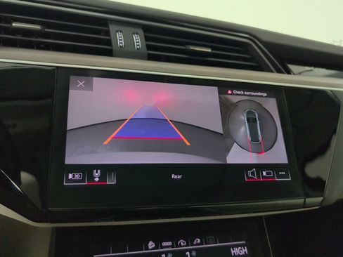 Certified 2021 Audi e-tron Premium Plus w/ Premium Plus Package image 5