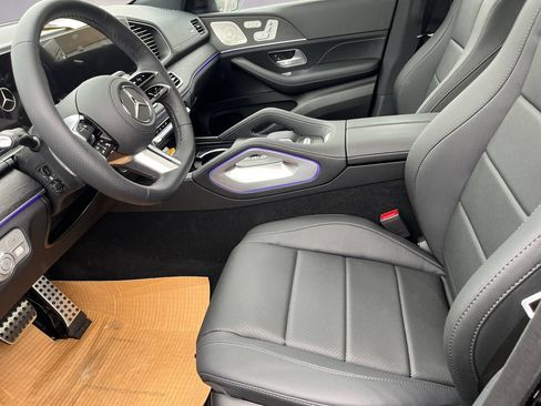 Used 2025 Mercedes-Benz GLS 450 4MATIC image 6