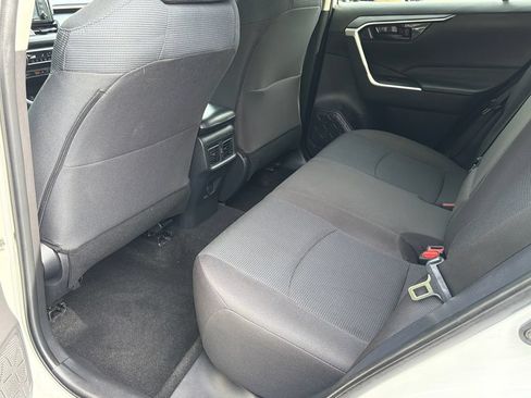 Used 2022 Toyota RAV4 LE FWD image 15