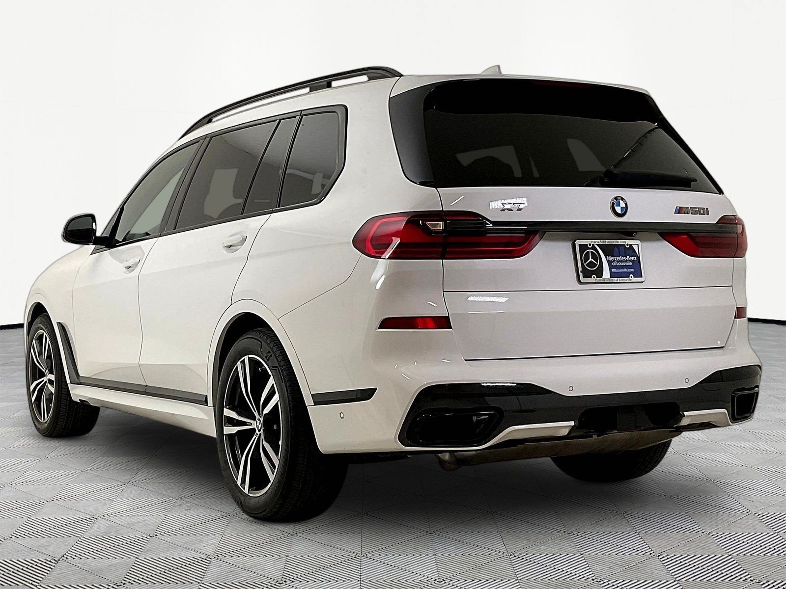 Used 2022 BMW X7 M50i AWD/4WD image 4