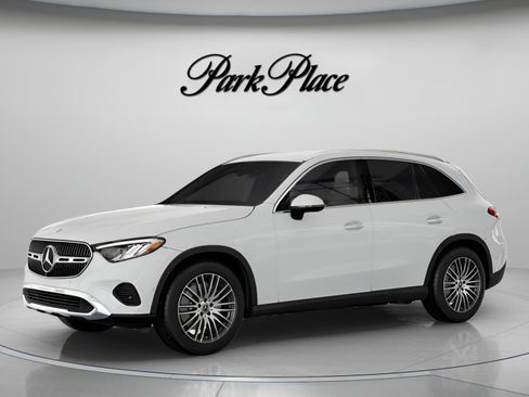 Used 2026 Mercedes-Benz GLC 300 image 2