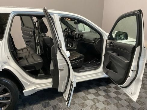 Used 2019 Jeep Grand Cherokee High Altitude AWD/4WD image 16
