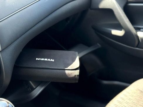 Used 2018 Nissan Rogue SV image 28