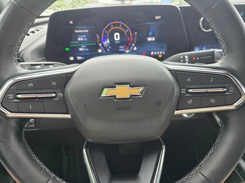 Used 2024 Chevrolet Traverse LT image 25