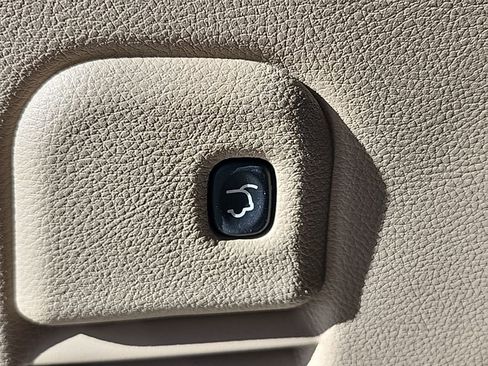 Used 2017 Jeep Grand Cherokee Limited w/ Luxury Group II image 26