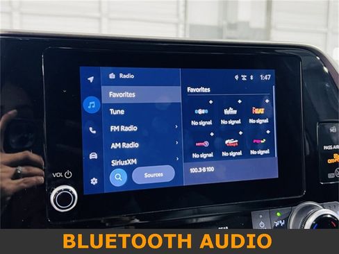 Used 2023 Toyota Highlander XLE image 6