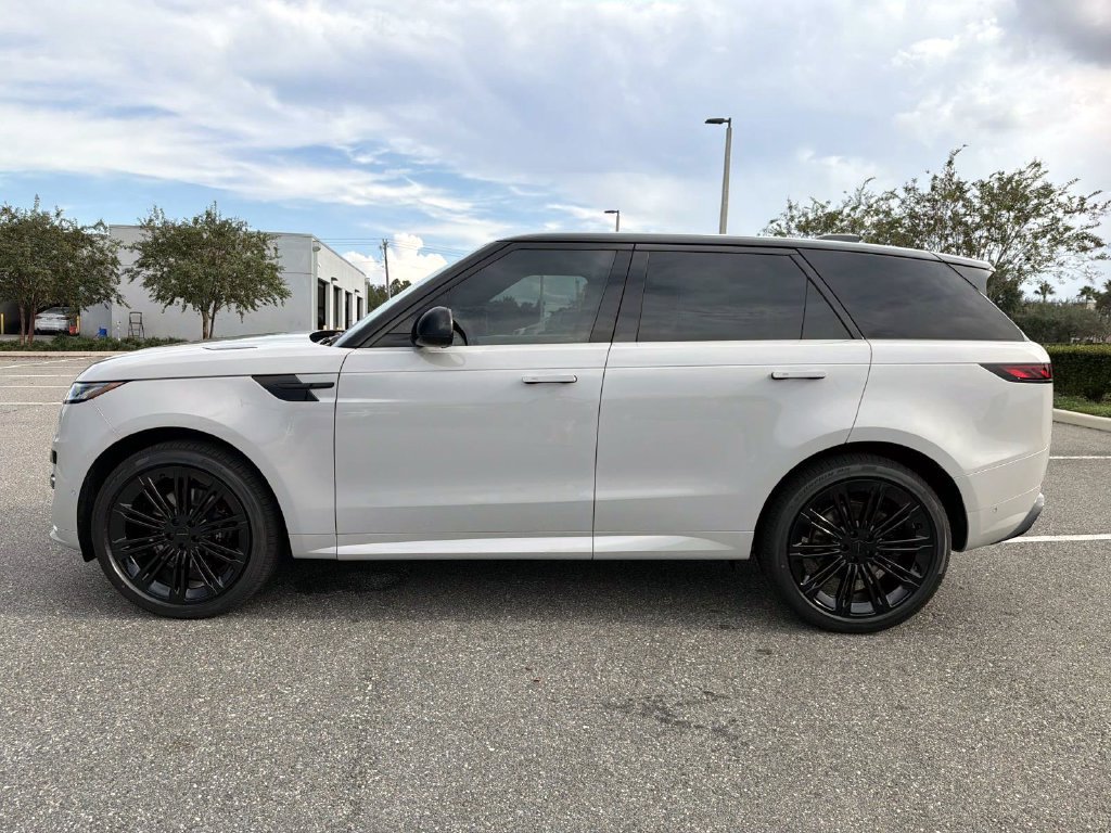New 2027 Land Rover Range Rover Sport Dynamic SE AWD/4WD image 2