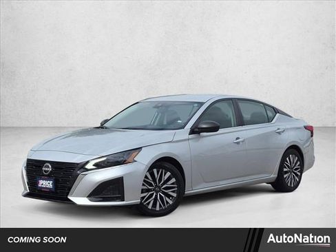 Used 2024 Nissan Altima 2.5 SV FWD image 1