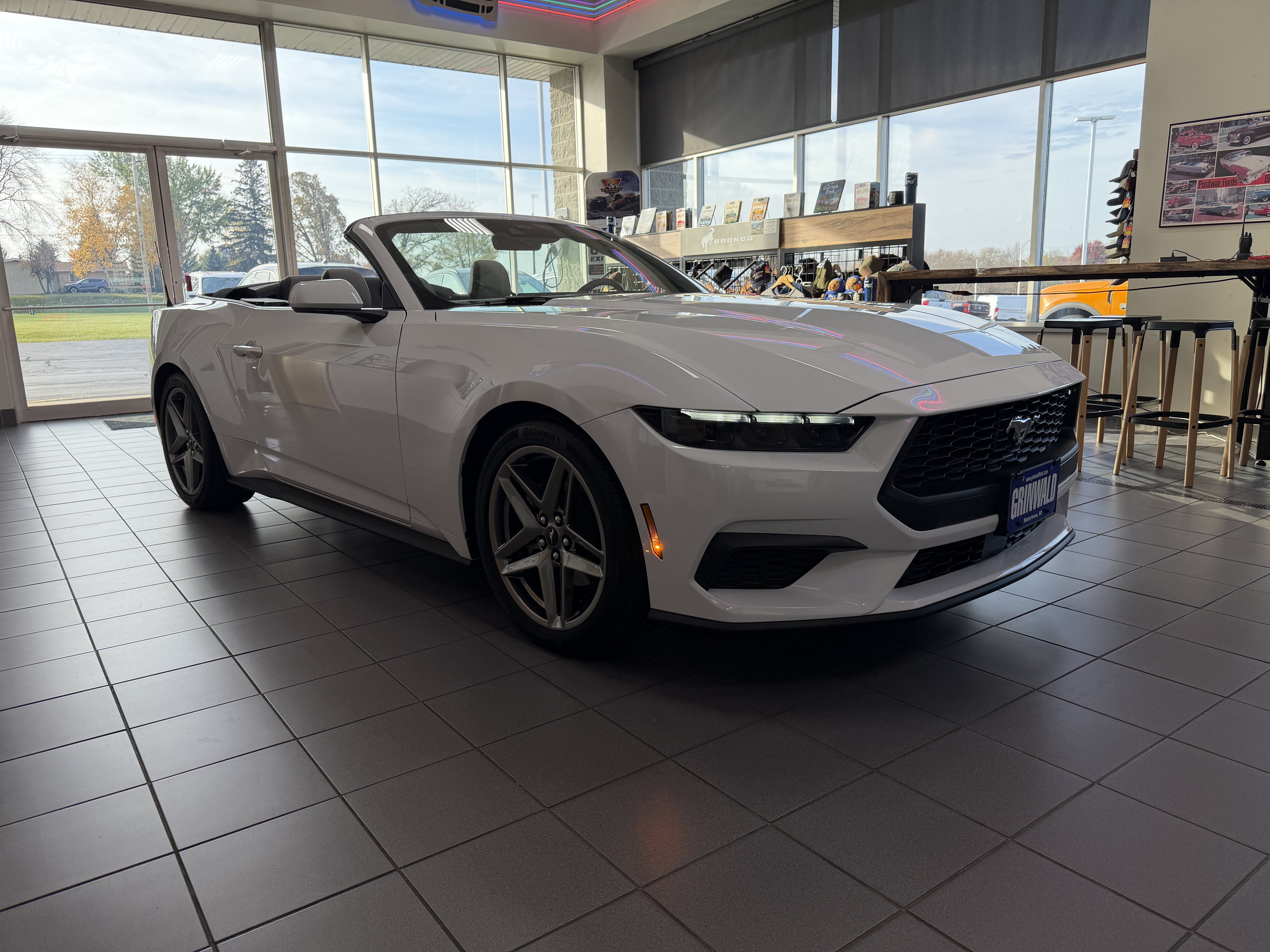Used 2025 Ford Mustang Convertible RWD image 6