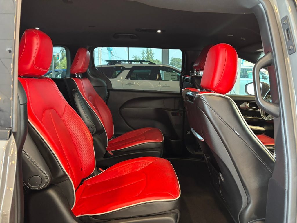 Used 2020 Chrysler Pacifica Limited w/ Quick Oder Package 2EV RED-S FWD image 25