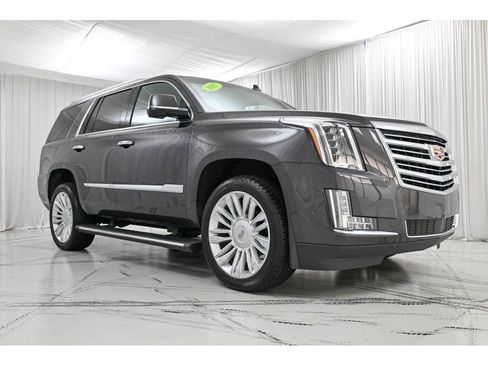 Used 2017 Cadillac Escalade Platinum AWD/4WD image 2