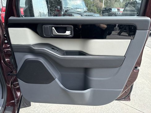 Used 2025 INEOS Grenadier Fieldmaster Edition image 33