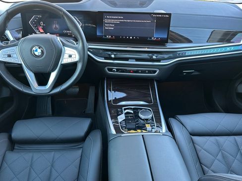 Used 2025 BMW X7 xDrive40i w/ Parking Assistance Package image 17