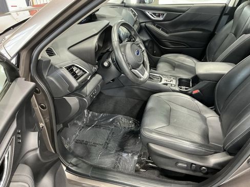 Used 2022 Subaru Forester Touring image 3