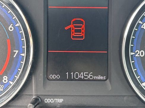 Used 2018 Toyota Corolla LE FWD image 11