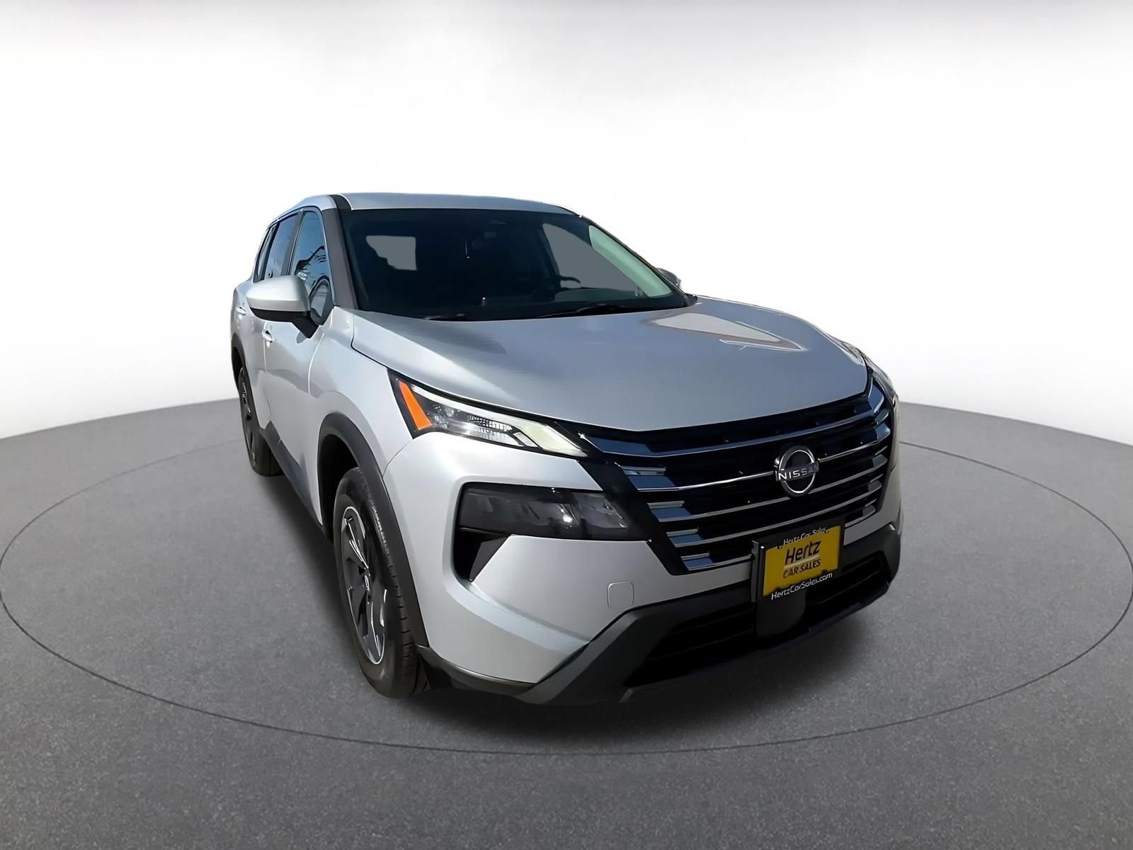 Used 2025 Nissan Rogue SV AWD/4WD image 3