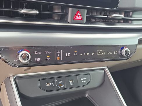 New 2027 Kia Carnival FWD image 24