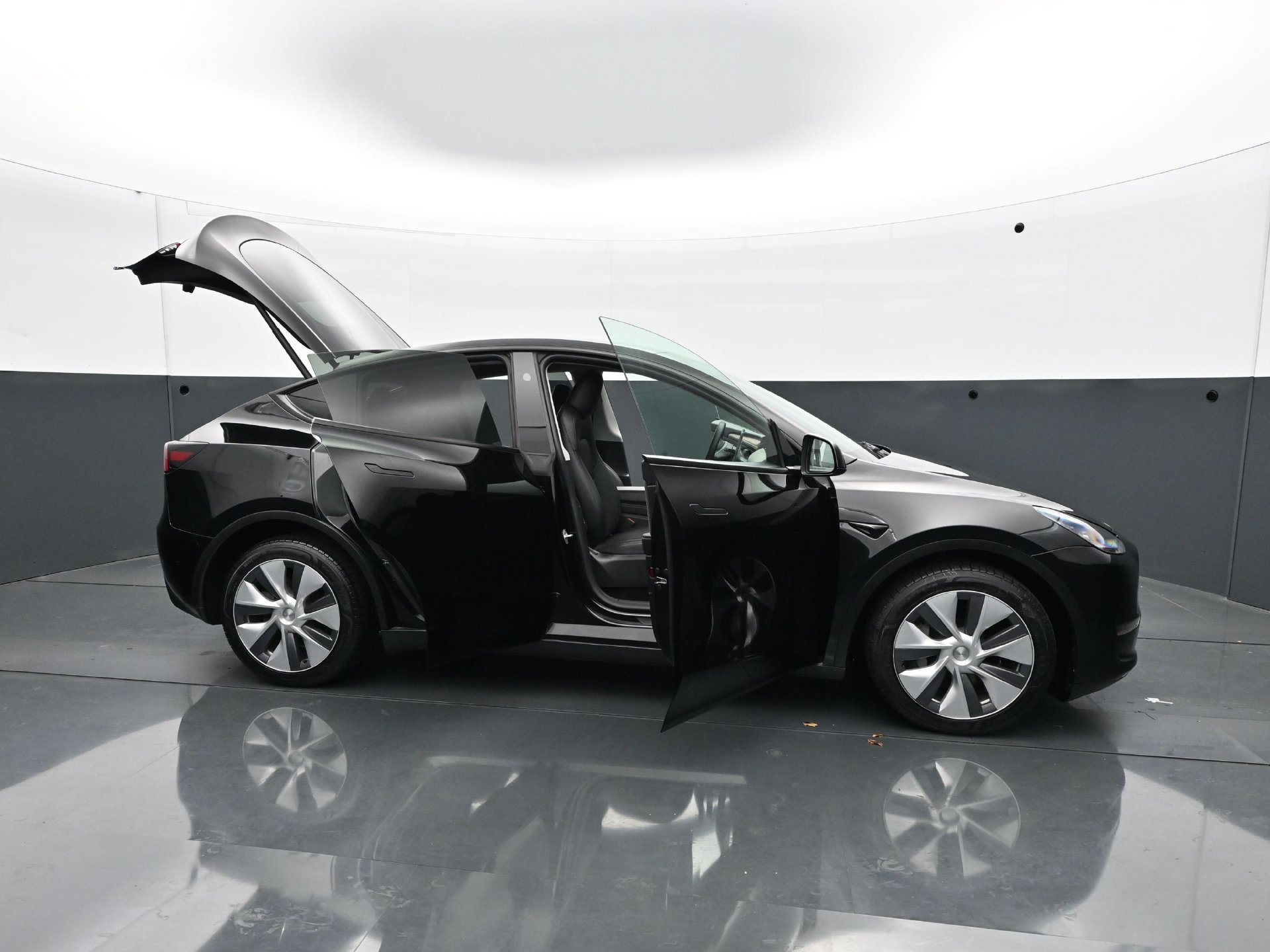 Used 2023 Tesla Model Y Long Range AWD/4WD image 36
