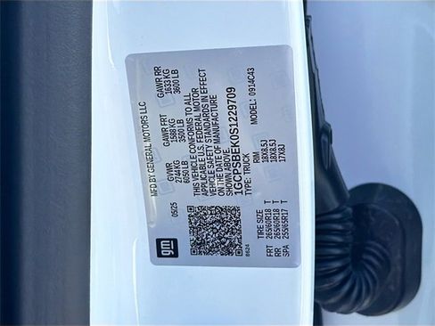 Used 2025 Chevrolet Colorado W/T w/ WT Custom Package image 39