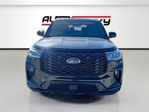 Used 2025 Ford Explorer ST-Line w/ Premium Package image 2