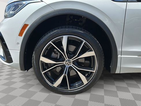 Used 2023 Volkswagen Tiguan SEL R-Line AWD/4WD image 9