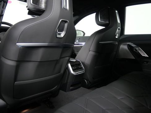 Used 2025 BMW i7 eDrive50 image 16