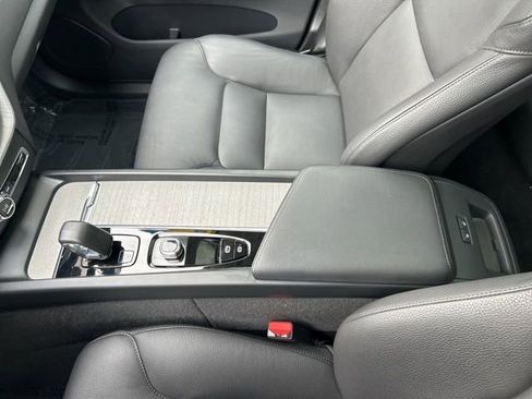Certified 2025 Volvo XC60 B5 Plus AWD/4WD image 25